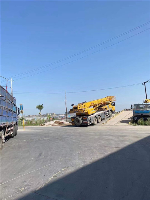 石渠县25吨吊车的租赁价格大概是多少？